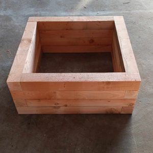 Højbed i 100x100 lærketræ