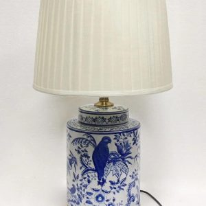 Stilig bordslampa i handmålat kinesiskt porslin x2 - Sköna produkter från  jordens alla hörn