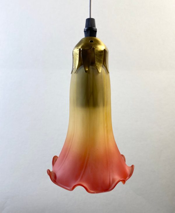 Söt ljusröd och gul fönsterlampa i klockat glas 14 x 8 cm