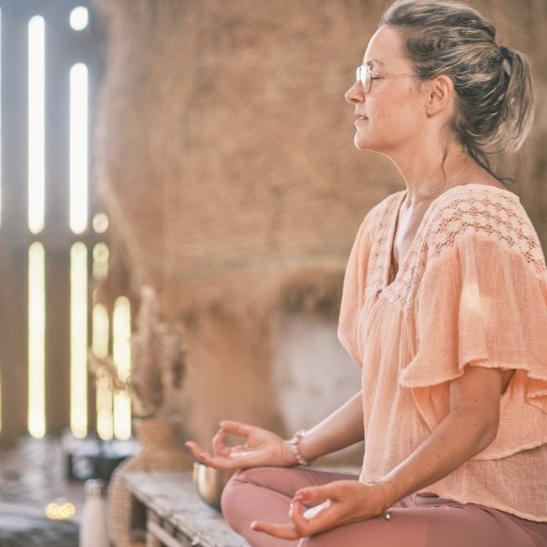 sittande meditation yoga with a silver lining, yoga kalmar, yoga göteborg