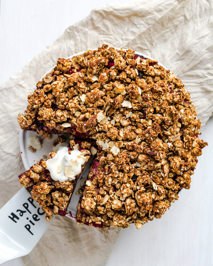 Vegan Berry Chocolate Crumble Cake