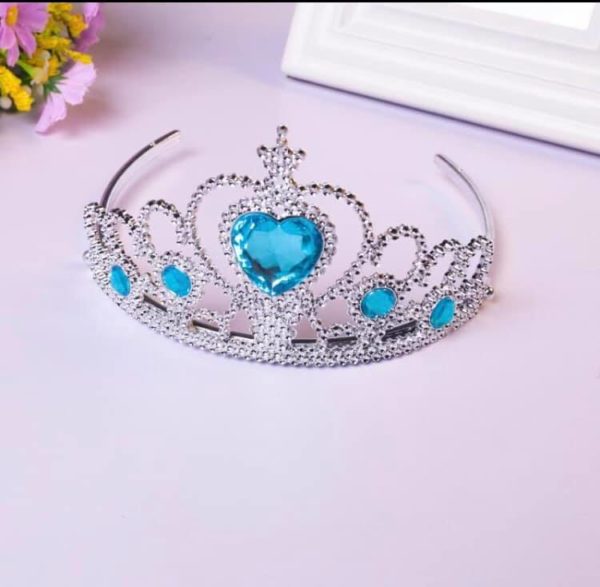 Prinsessen kroon met blauwe diamanten