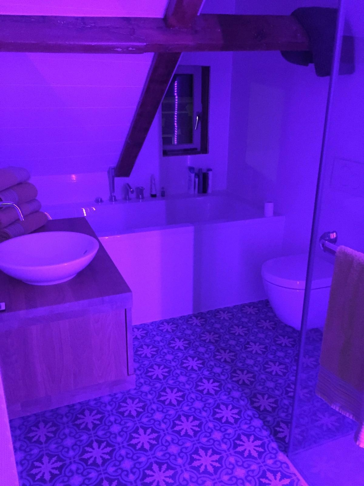 led strip badkamer blauw
