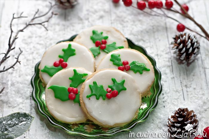 Biscotti natalizi glassati decorati