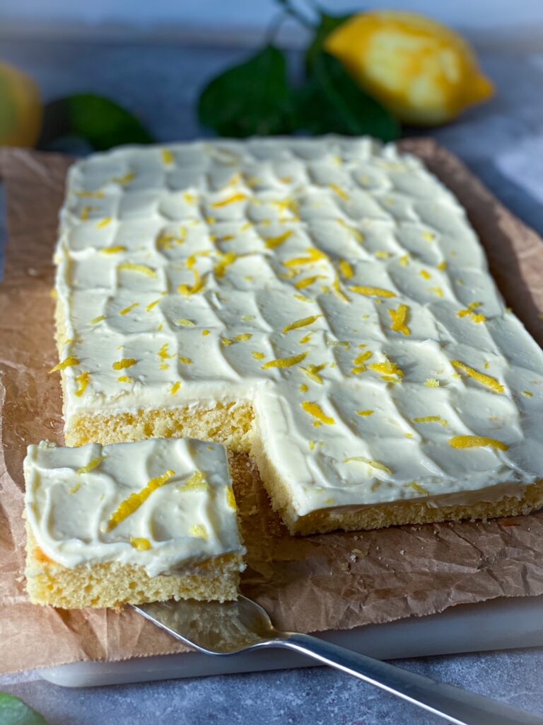 Mjuka citronkaka med lyxig citronfrosting