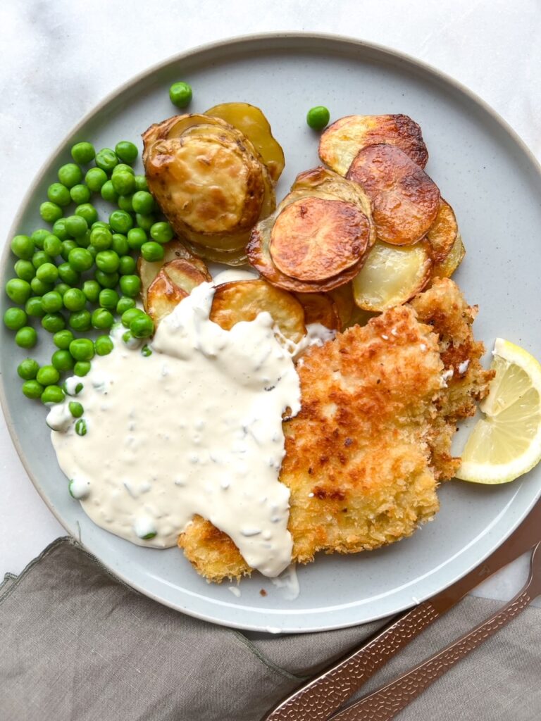 Pankopanerad rödspätta med remouladsås och ugnsrostad potatis