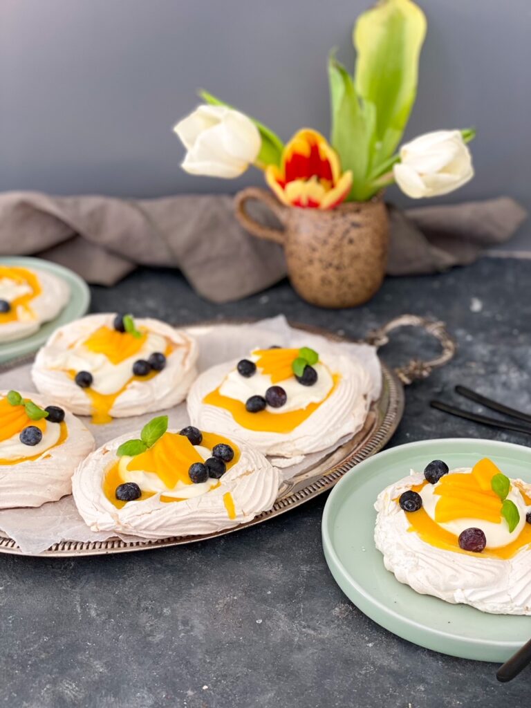 Mini Pavlova med mangocurd