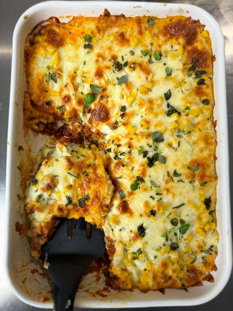 Moynali kiyimlarda yalangoch ayollar bilan porno