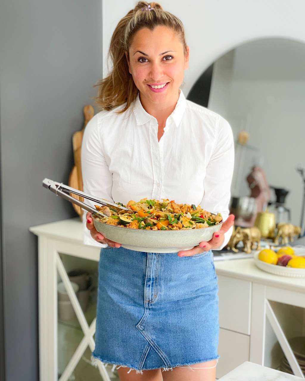 Xotin eriga porno kiyinadi