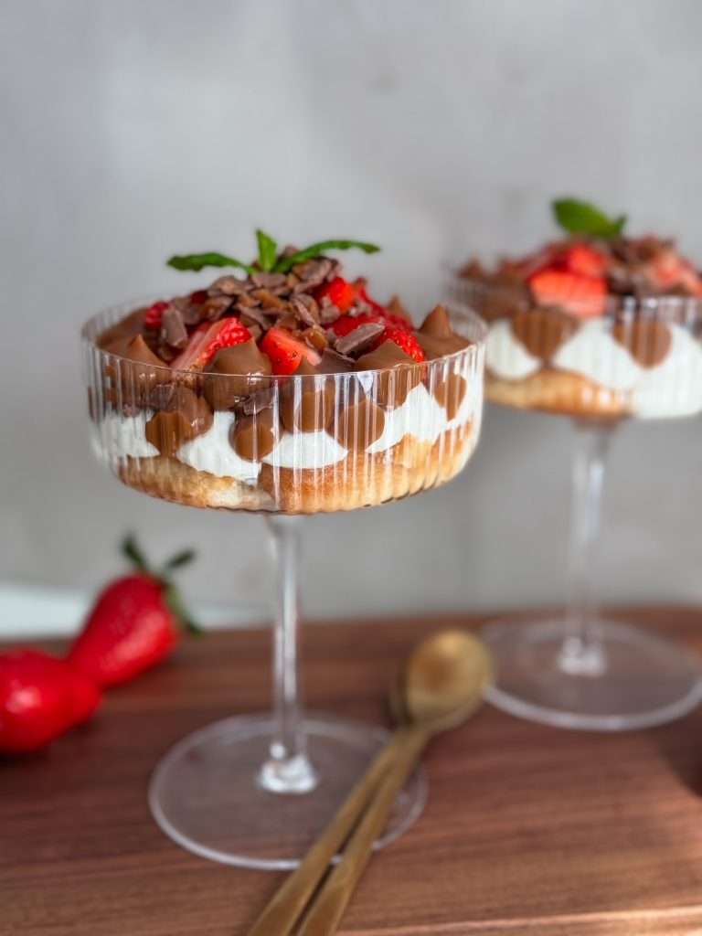 Tiramisu i glas med dulce de leche och jordgubb ..