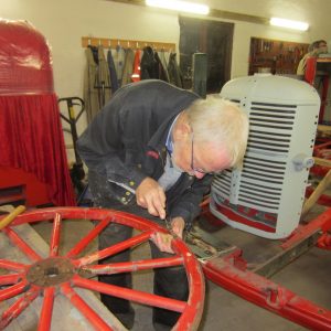 2017-02-23 Peter restaurerer slangevognshjul