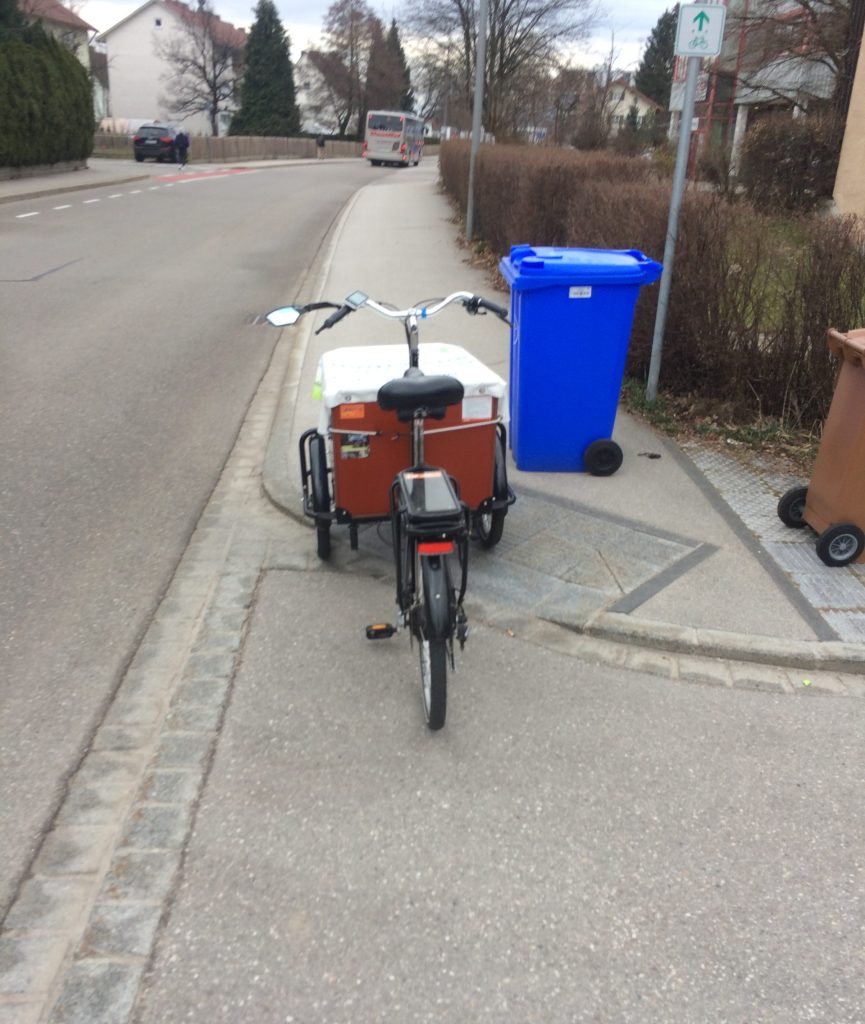 zu wenig Platz für Lastenrad auf gemeinsamen Geh- und Radweg