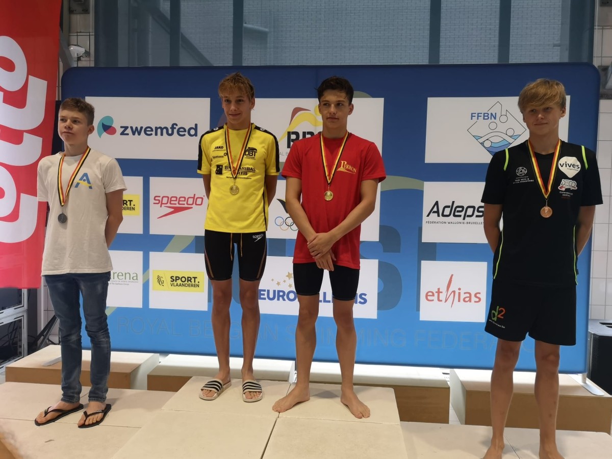 Stijn Brons 200m wissel 16 j