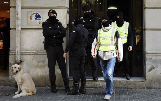 Detenidos en Girona dos hermanos acusados de financiar al ISIS | Cataluña | EL PAÍS