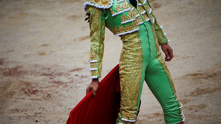 Anuncian acciones legales contra los tuiteros que se mofan de la muerte del torero Víctor Barrio – RT