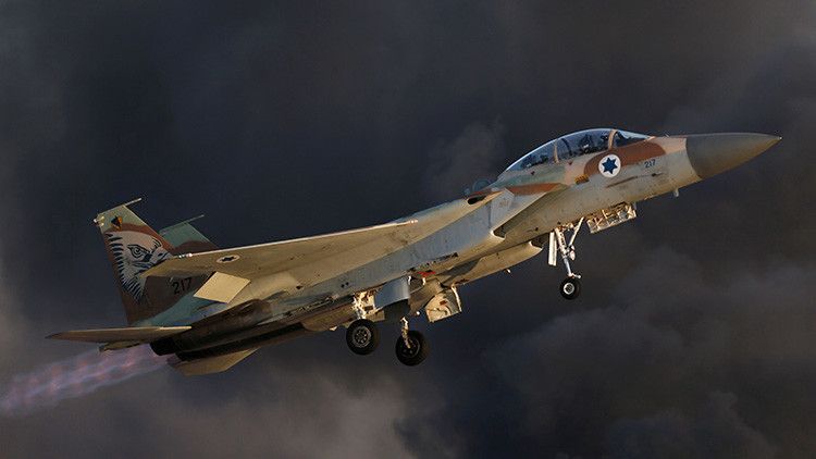 Israel ataca las posiciones del Ejército sirio cerca de los Altos del Golán – RT