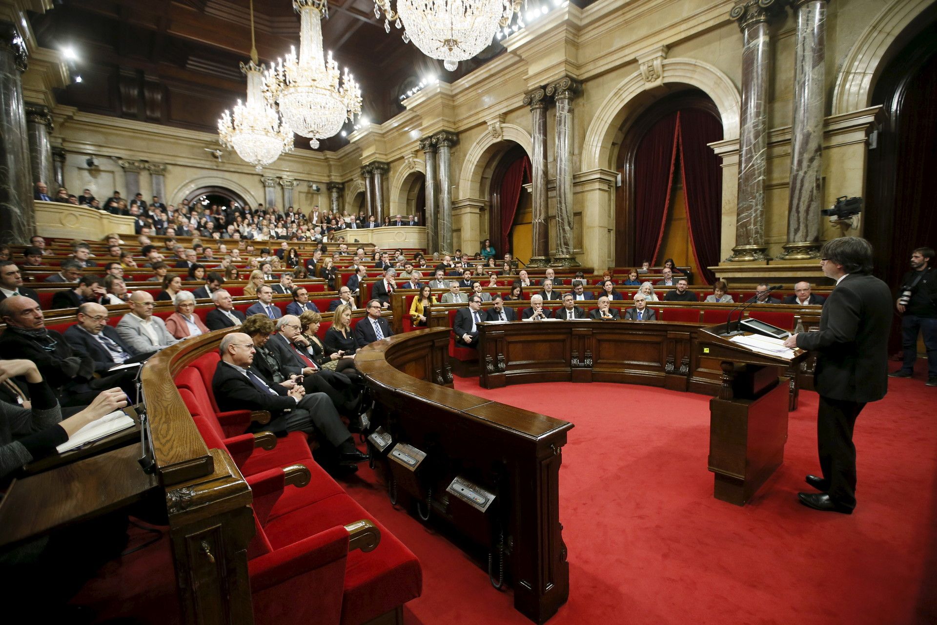 El Parlament de Cataluña aprueba la vía unilateral para la desconexión con España – RT