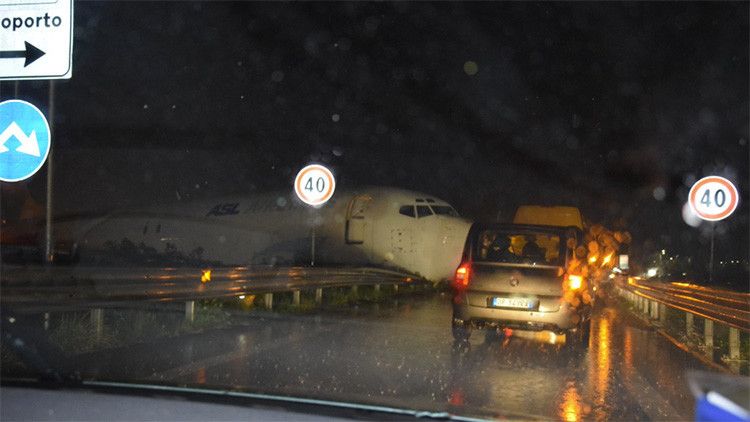 Italia: Un avión de ASL airlines sale de la pista en el aeropuerto de Bérgamo – RT