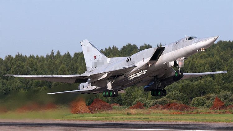 Seis bombarderos rusos destruyen una planta terrorista de fabricación de armas químicas en Raqa – RT
