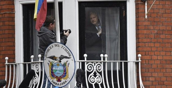 Julian Assange, cuatro años ‘detenido’ en la embajada ecuatoriana en Londres | Diario Público