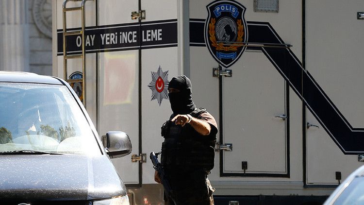 Un coche bomba deja varios muertos y más de 100 heridos en una comisaría policial en Turquía – RT