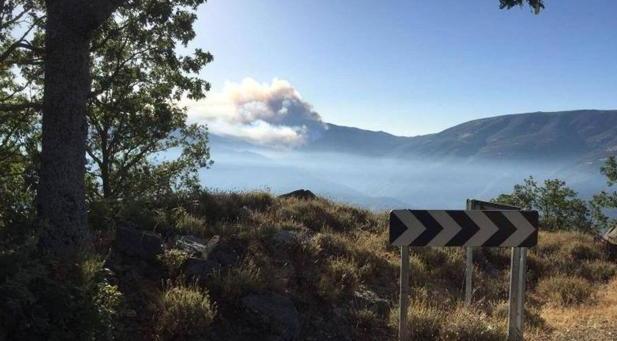 Activado el nivel 2 de peligrosidad del incendio del Valle del Jerte, aunque no peligra la población