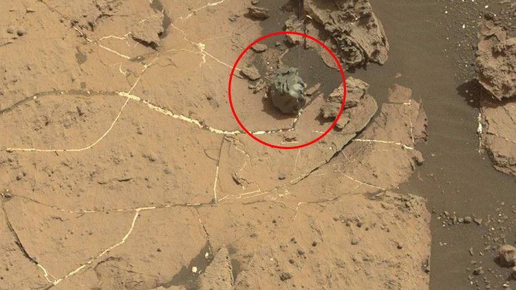 Fotos: El Curiosity se dirige hacia un extraño meteorito metálico descubierto en Marte – RT