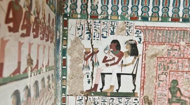 Descubren dos tumbas egipcias llenas de murales prácticamente intactos