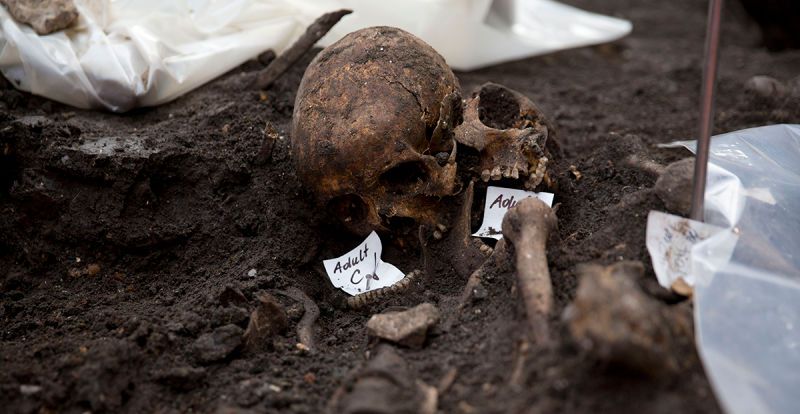 Hallan 3.000 esqueletos del s XVII bajo una estación de tren en Londres