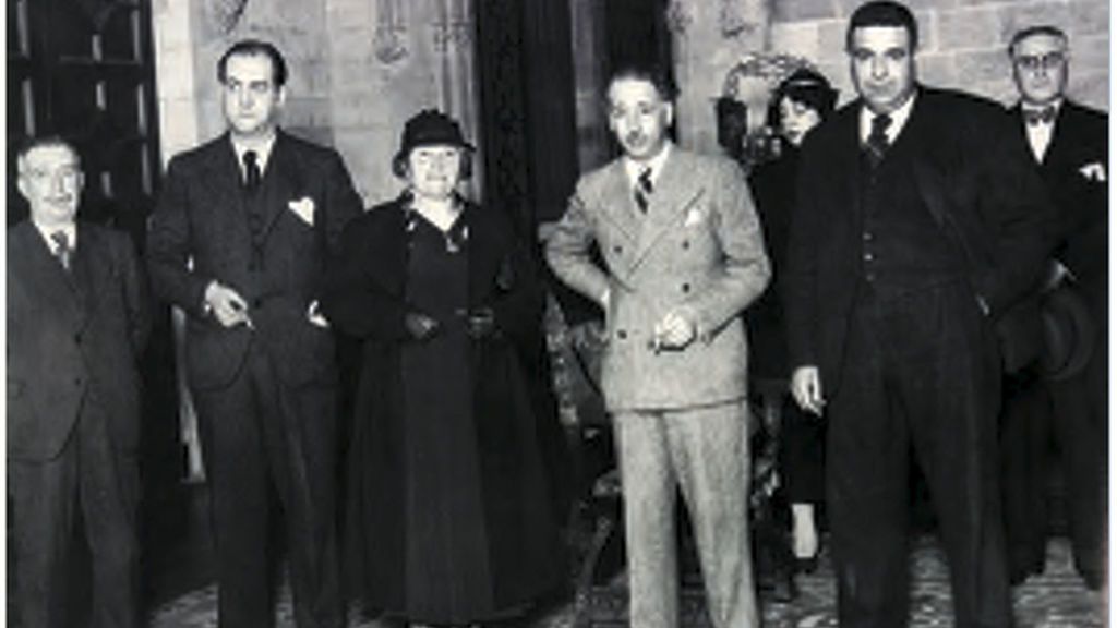 Natividad Yarza, con el president Lluís Companys (a su izquierda).