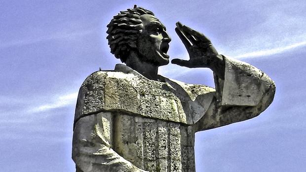 Estatua de Fray Montesinos, en el paseo marítimo Malecón de la ciudad de Santo Domingo