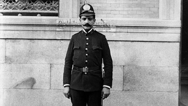 Retrato de un policía español realizado en 1912