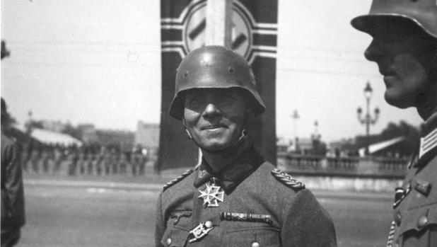 Rommel en un desfile militar en el París ocupado, en junio de 1940.