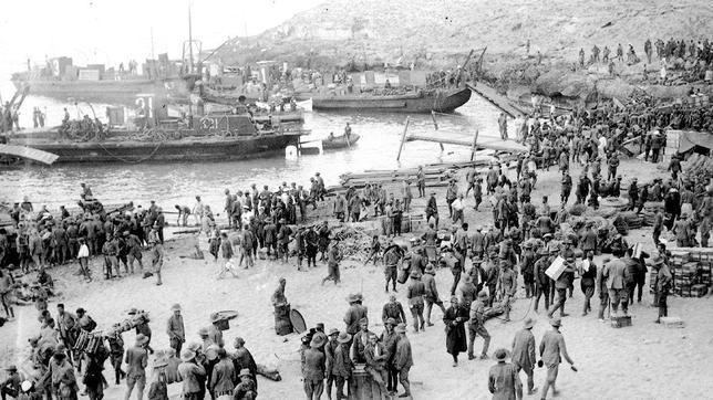 Imagen del 8 de septiembre tras el desembarco de las tropas españolas en Alhucemas - hemeroteca de ABC