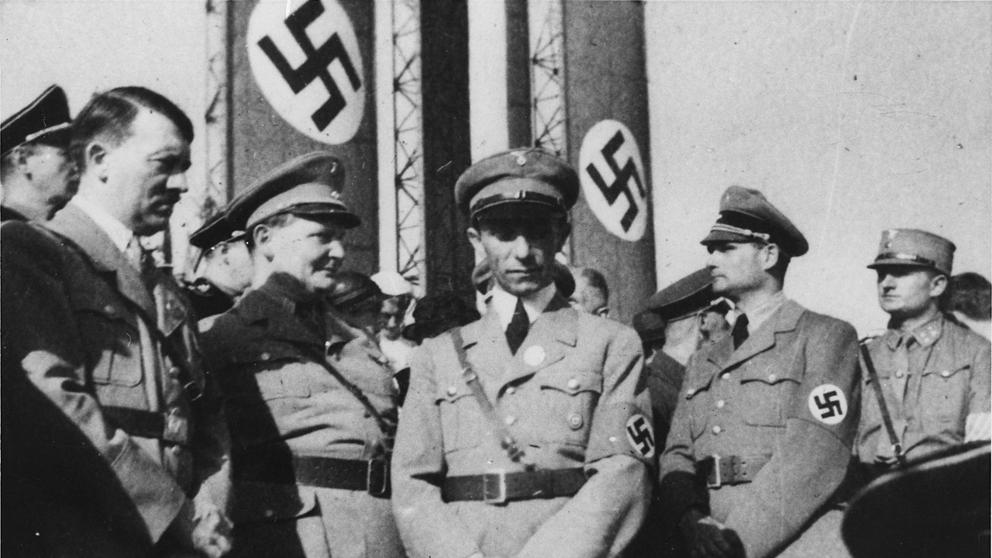Hitler, Göring, Goebbels y Rudolf Hess durante un desfile militar. (Dominio público)