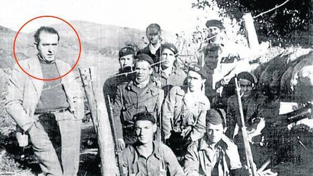 El comandante Felipe Bediaga junto a sus hombres.