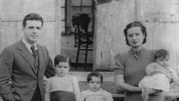 Julián Fuster, su esposa y sus hijas, a su llegada a la URSS - Gentileza de Dolores Gómez