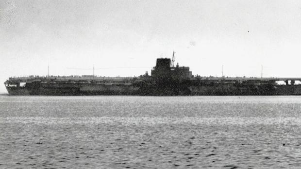 El Shinano, en la Bahía de Tokio, durante sus pruebas de mar