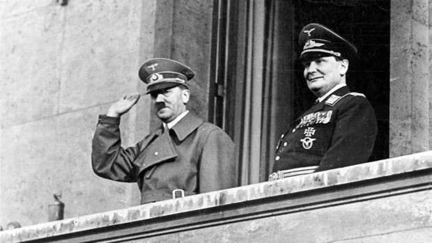 Hitler y Goebbels, en el balcón - ABC