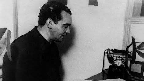 : Federico García Lorca en una audición en Radio Stentor durante su estancia en Buenos Aires en 1933 (foto: Buenos Aires en el recuerdo)