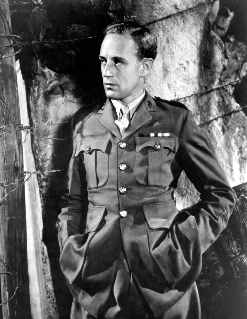 Actor Leslie Howard con uniforme del Ejército Británico.