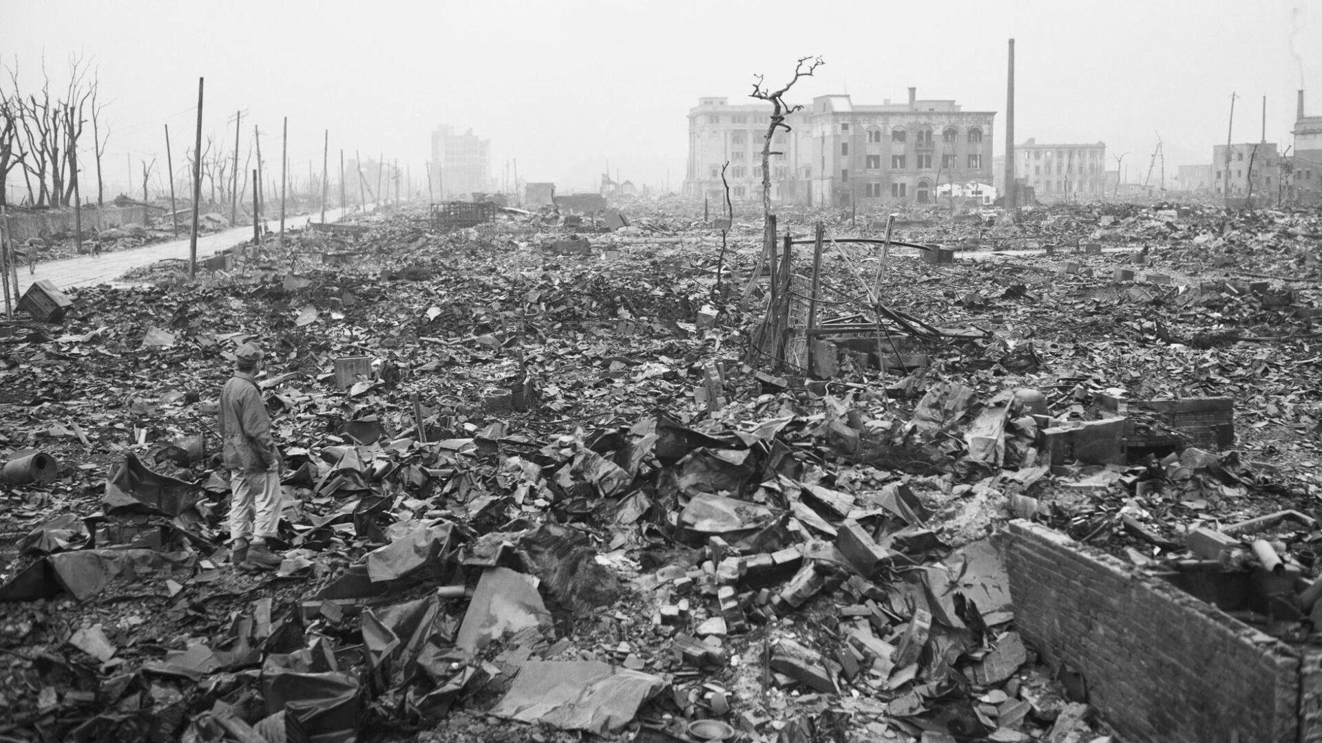 Hiroshima, un mes después de que Estados Unidos lanzara el 6 de agosto de 1945 la bomba atómica sobre la ciudad japonesa. En vídeo, 75 años del lanzamiento.