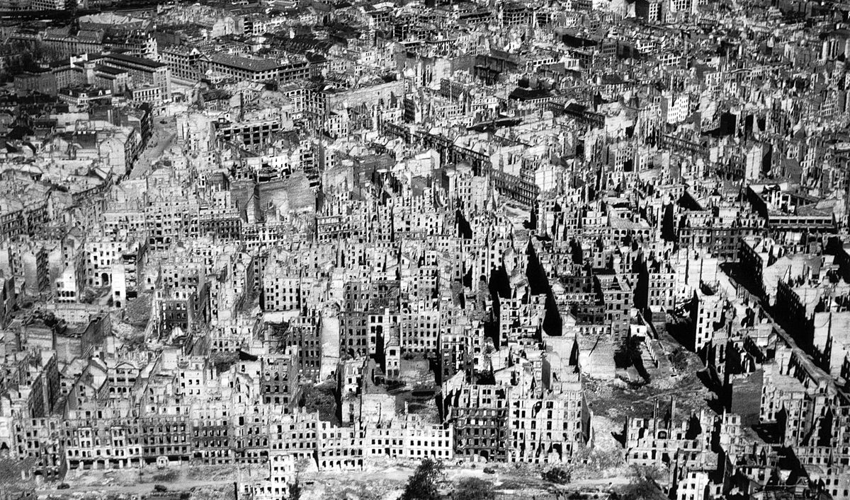 Vista aérea del casco viejo de Berlín (Alemania) en ruinas, el término de la Segunda Guerra Mundial. HEIN GORNY / ADOLPH C. BYERS