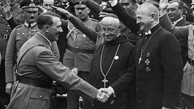 Hitler, en un encuentro con miembros destacados de la iglesia católica alemana