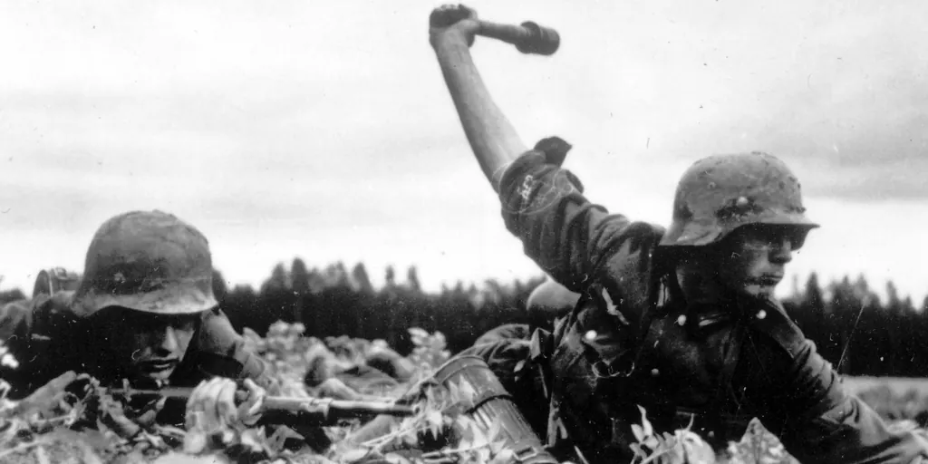Soldados alemanes al asalto durante la Operación Barbarroja, en 1941 ABC