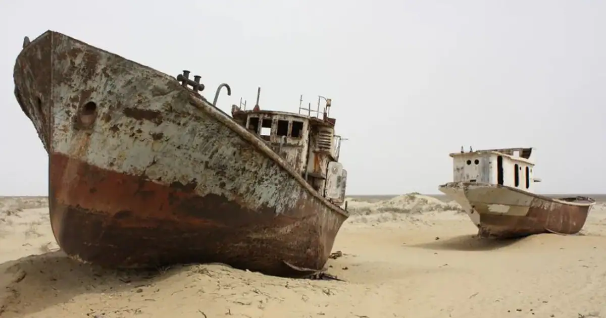Barcos varados en el mar de Aral, en la Unión Soviética EOM