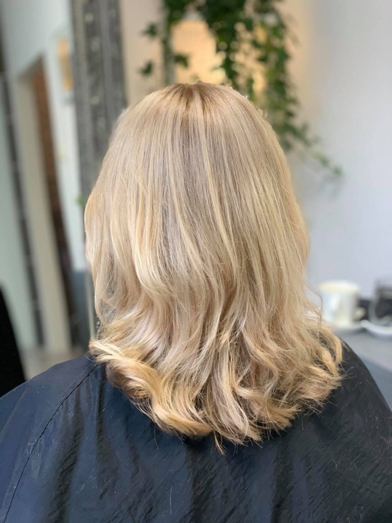 Sandbeige blond