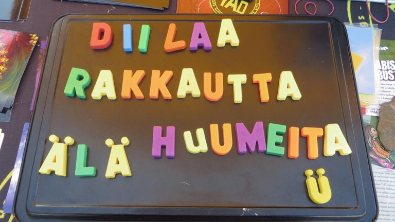 Diilaa rakkautta, älä huumeita.