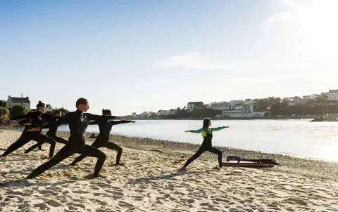 Un cours de yoga complet qui sollicite vos muscles profonds, et votre équilibre, tout en douceur.