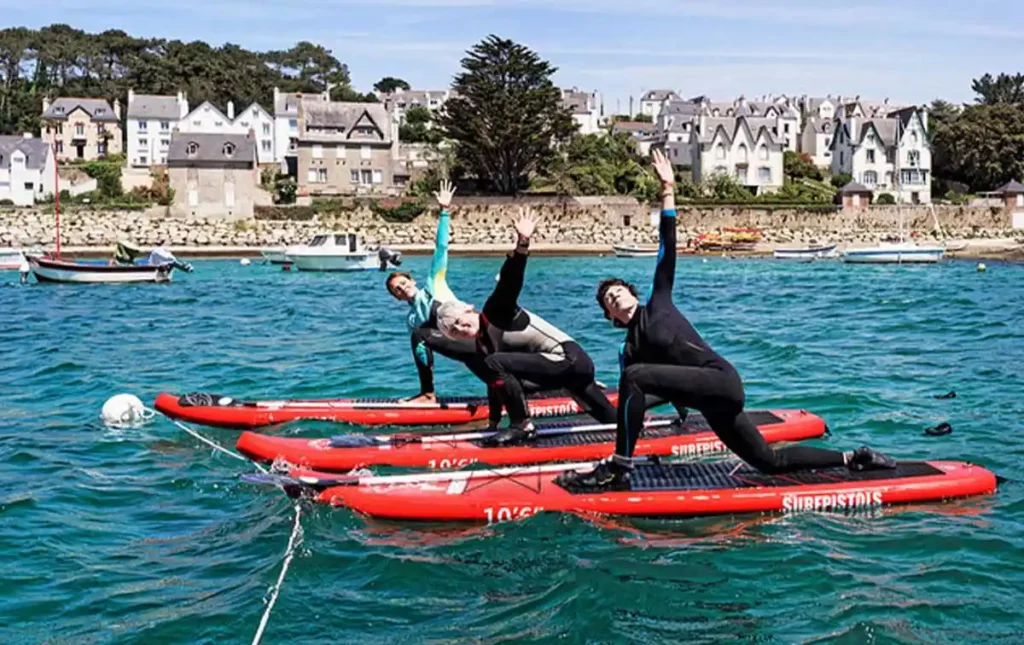 Aude Chancerelle organise des stages de paddle Yoga à Douarnenez et Plozévet.